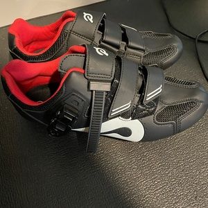 Only worn a few times. Great condition.